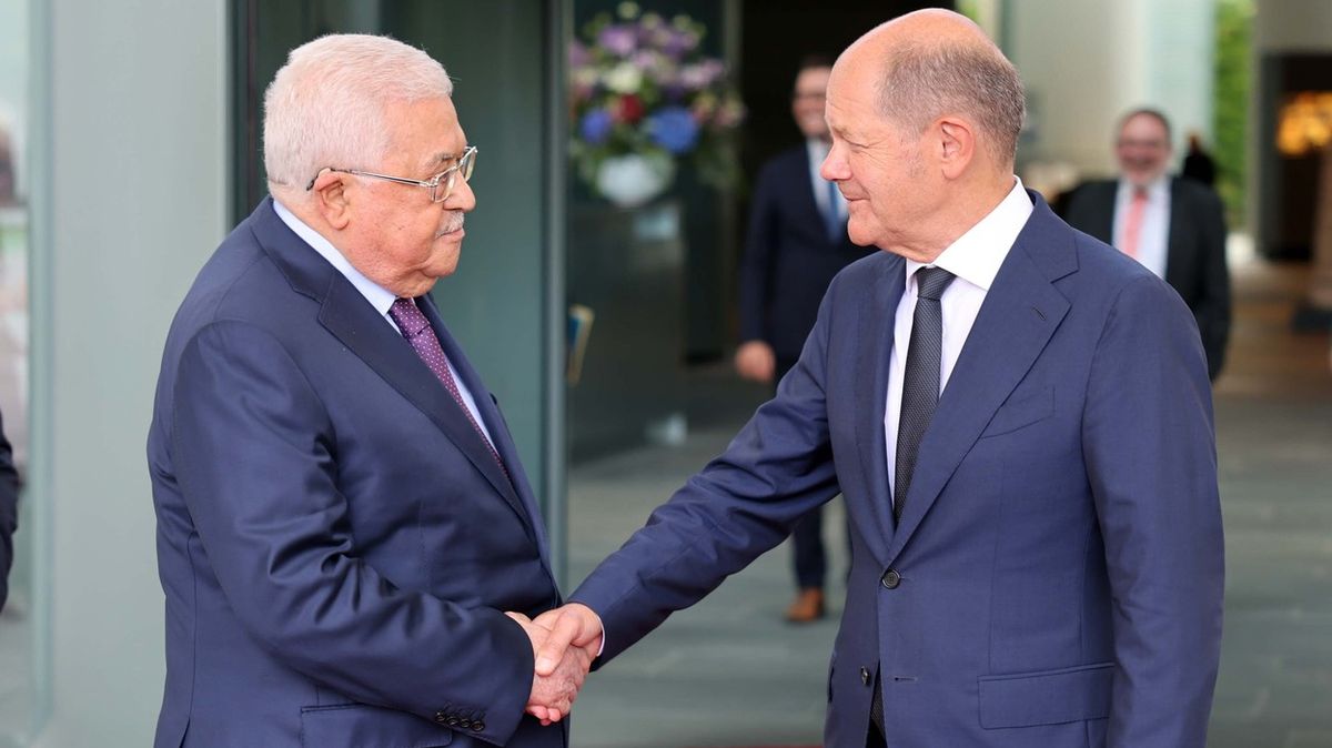 Německý kancléř odmítl Abbásův výrok o izraelském holokaustu. Sám čelí kritice